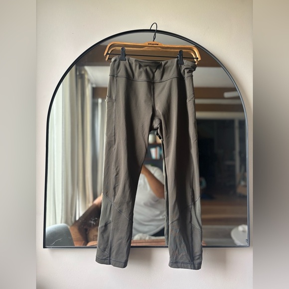 LULULEMON | army green crop | size 8 - Picture 1 of 4
